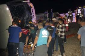 Yolcu-otobüsü-ve-kamyonet-şarampole-devrildi,-25-kişi-yaralandı