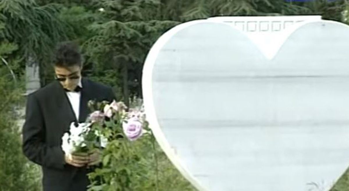 Hayatını kaybeden eski manken Sinem Üretmen'le ilgili acı tesadüf! 90'lı yıllara damga vuran 'Bebeğim' klibinde...