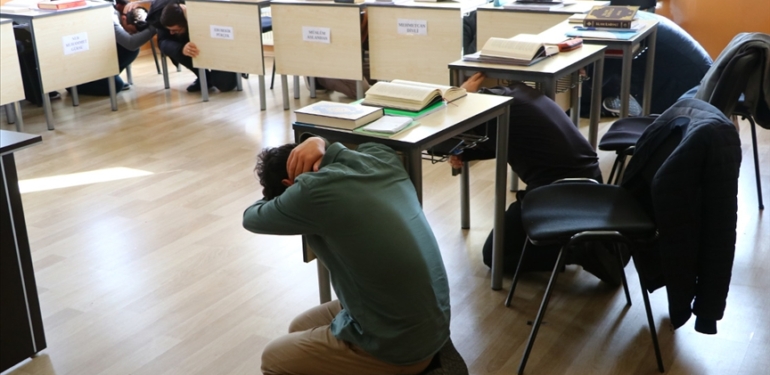 12 Kasım’da ülke genelinde yapılacak- 'Deprem Anı Çök-Kapan-Tutun' tatbikatının detayları açıklandı