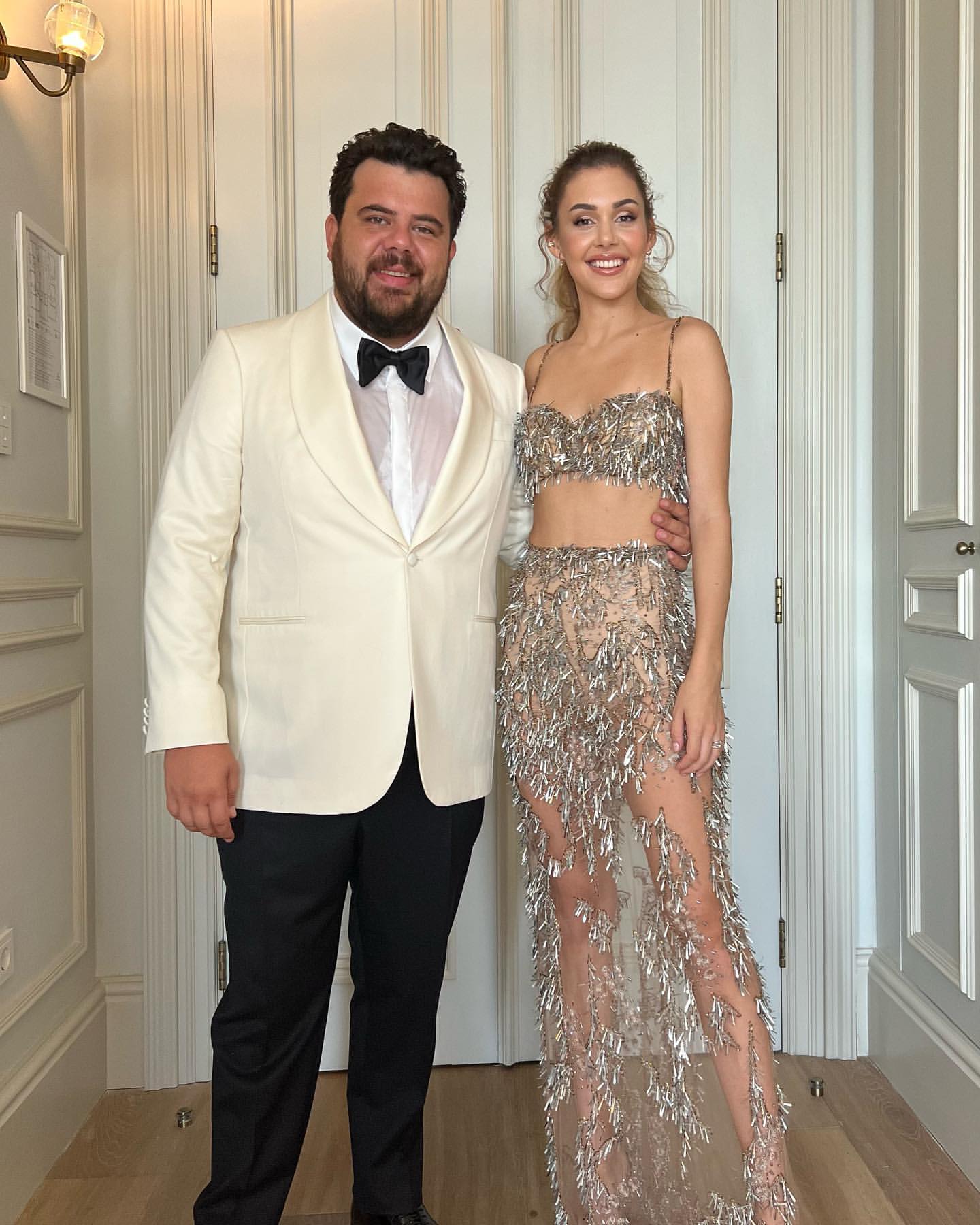 Berfu Yenenler'den "Sende hiç popo yok" diyen takipçisine olay cevap