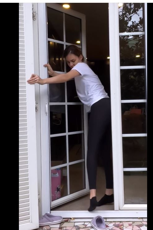 Berfu Yenenler'den "Sende hiç popo yok" diyen takipçisine olay cevap 1 Berfu Yenenler'den "Sende hiç popo yok" diyen takipçisine olay cevap