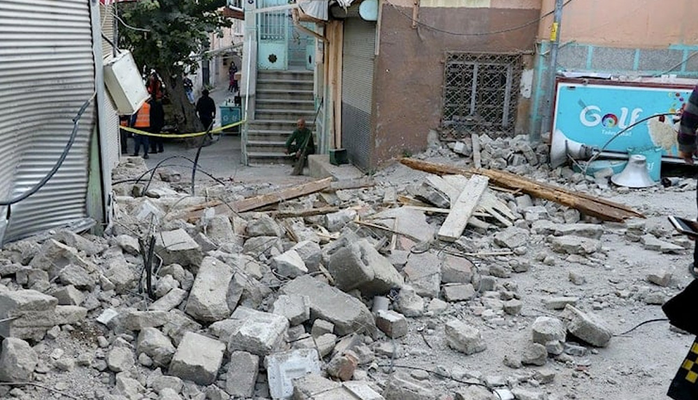İzmir'deki depremden acı haber geldi: Kalp krizi geçiren kişi hayatını kaybetti
