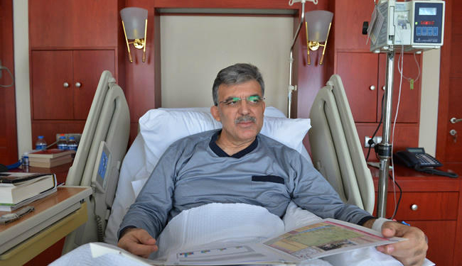 Abdullah Gül Atatürk’ü tek cümleyle andı; Paylaşımını yorumlara kapattı