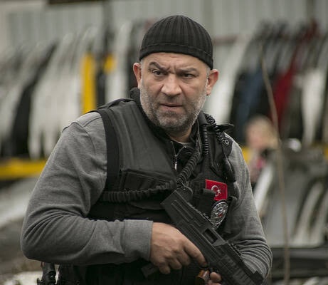 Arka Sokaklar’ın Mesut Komiseri Şevket Çoruh ekranlara geri dönüyor! Yeni dizisi belli oldu 1 Arka Sokaklar’ın Mesut Komiseri Şevket Çoruh ekranlara geri dönüyor! Yeni dizisi belli oldu