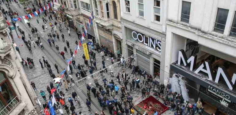Bombalı terör saldırısının ardından İstanbul Valiliği’nden İstiklal Caddesi'ne ilişkin yeni önlemler 1 Bombalı-terör-saldırısının-ardından-İstanbul-Valiliği’nden-İstiklal-Caddesi'ne-ilişkin-yeni-önlemler
