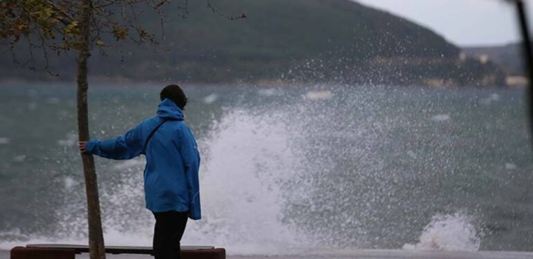 Çanakkale’de kuvvetli fırtına uyarısı! Eğitime bir gün ara verildi