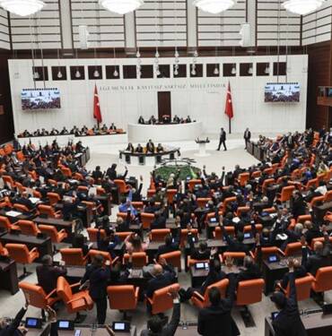 Cemevlerine yönelik düzenlemeleri de içeren teklif yasalaştı 4 Cemevlerine-yönelik-düzenlemeleri-de-içeren-teklif-yasalaştı