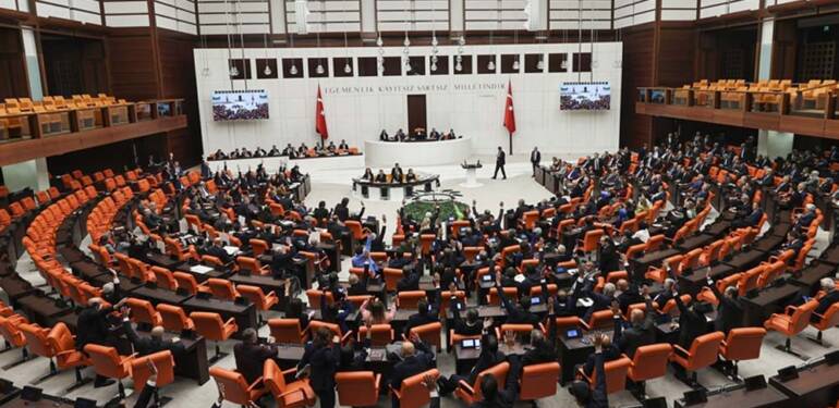 Cemevlerine yönelik düzenlemeleri de içeren teklif yasalaştı