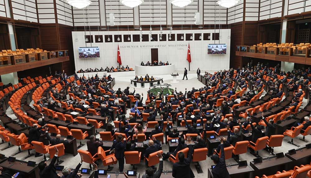 Cemevlerine yönelik düzenlemeleri de içeren teklif yasalaştı