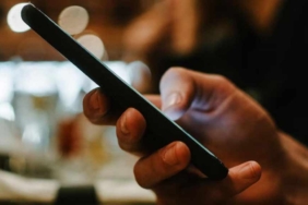 Cinsel içerikli mesajlaşma uygulamasında cinsel içerikli SMS atmak yasaklandı 7 Cinsel-içerikli-mesajlaşma-uygulamasında-cinsel-içerikli-SMS-atmak-yasaklandı-