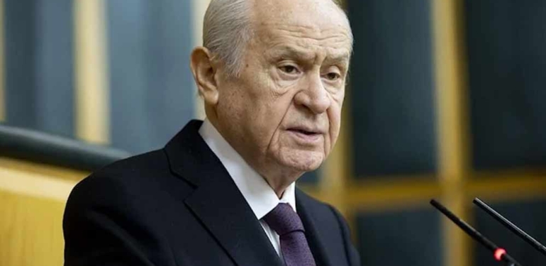 Devlet Bahçeli ateş püskürdü: Bu edepsiz, cibilliyetsiz ekran yüzlerinden midemiz bulanmaktadır 1 Devlet-Bahçeli-ateş-püskürdü--Bu-edepsiz,-cibilliyetsiz-ekran-yüzlerinden-midemiz-bulanmaktadır