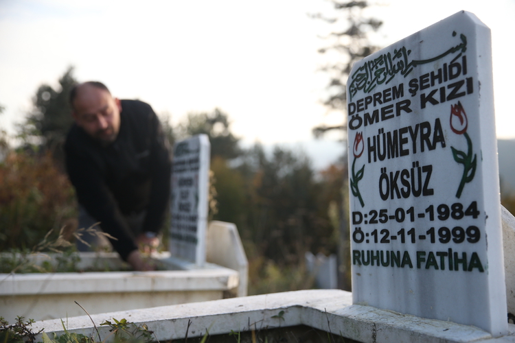 Düzce Depremi'nde hayatını kaybedenlerin acısı unutulmuyor: Kardeşimin sesi hala kulağımda