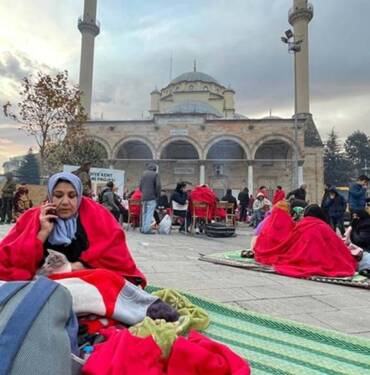Düzce'nin Gölyaka ilçesinde 5,9 büyüklüğünde deprem 7 Düzce'nin-Gölyaka-ilçesinde-5,9-büyüklüğünde-deprem