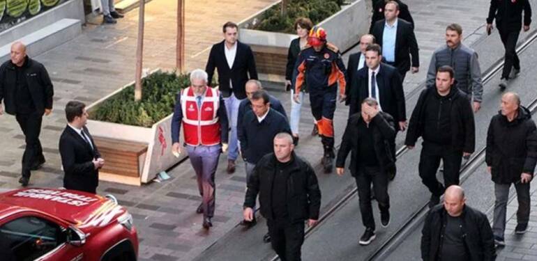 Ekrem İmamoğlu patlamanın meydana geldiği İstiklal Caddesi’nde: ‘Farklı ihtimaller üzerinde çalışmalar sürüyor’