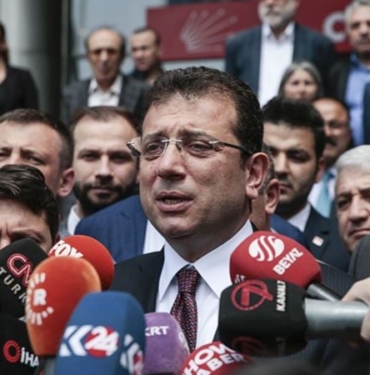 Savcı, hapis ve siyasi yasak istedi; Ekrem İmamoğlu'nun "YSK üyelerine hakaret" davası ertelendi 3 Ekrem İmamoğlu'nun davası başladı- Duruşma hakiminden dikkat çeken sözler