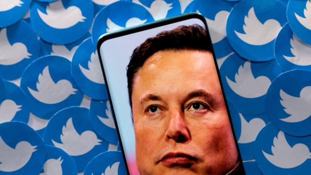 Elon Musk, Twitter'da kendisiyle tartışan mühendisi kovdu