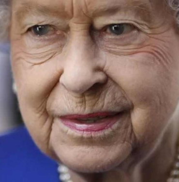 Eşinin yakın arkadaşı anlattı: Kraliçe II. Elizabeth'in ölüm nedeniyle ilgili yeni iddia! 2 Eşinin-yakın-arkadaşı-anlattı--Kraliçe’nin-ölüm-nedeniyle-ilgili-yeni-iddia!