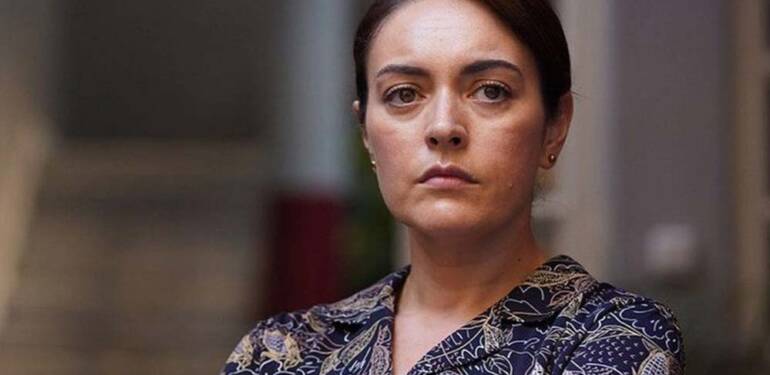 Ezgi Mola’dan 14 Mayıs öncesi kadınlara seçim çağrısı: “Ne olur geleceğimiz için yapmayın bunu...” 6 Ezgi-Mola'nın-başrol-oynayacağı-'Ayten'-dizisine-dev-bir-isim-daha-dahil-oldu