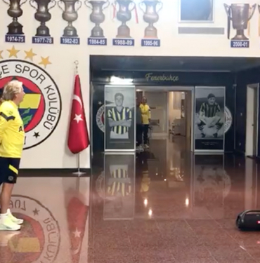 Fenerbahçe teknik direktörü Jorge Jesus'tan Atatürk'e saygı duruşu