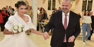 Gelinlik-giyme-hayali-kuran-otizmli-genç-kız-için-temsili-düğün-yapıldı