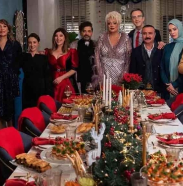 Gülse Birsel'in yeni filmi 'Yılbaşı Gecesi'nden ilk tanıtım yayınlandı 9 Gülse-Birsel'in-yeni-filmi-'Yılbaşı-Gecesi'nden-ilk-tanıtım-yayınlandı-