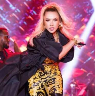 Hadise’den 29 Ekim konserine özel tarz! Atatürk'ün en sevdiği kıyafetlerini tasarlattı 8 Hadise-isyan-etti--'Özel-hayatıma-resmen-tecavüz-ediyor-bu-insanlar.-Şantaj,-tehdit…'