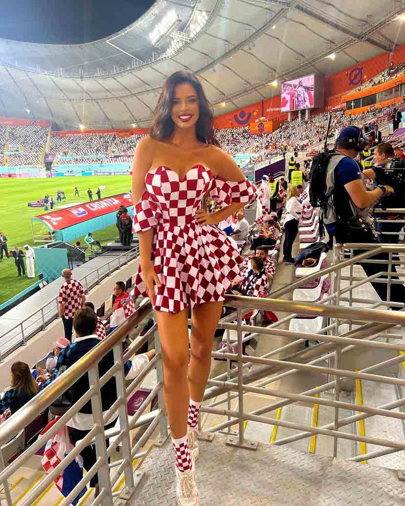 Hırvatistan'ın ünlü modeli Ivana Knoll, Dünya Kupası'nda giydiği kıyafet yüzünden hapse girebilir