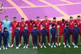 İran-Milli-Takımı-milli-marşı-söylemedi,-İranlı-taraftarlar-molla-rejimine-tepki-gösterdi