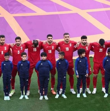 İran Milli Takımı milli marşı söylemedi, İranlı taraftarlar molla rejimine tepki gösterdi 10 İran-Milli-Takımı-milli-marşı-söylemedi,-İranlı-taraftarlar-molla-rejimine-tepki-gösterdi