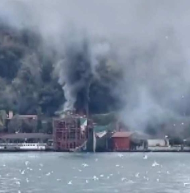İstanbul Beykoz'da yangın: Duman Boğaz'da birçok noktada görüldü 2 İstanbul-Beykoz'da-yangın--Duman-Boğaz'da-birçok-noktada-görüldü