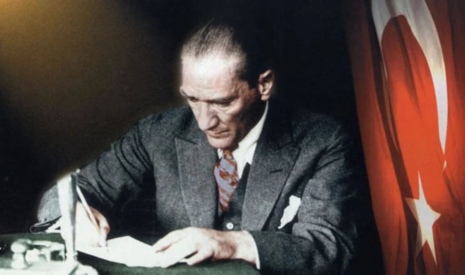 Yaklaşık 4 bin kitap okudu: İşte Atatürk'ün ilham aldığı ve en sevdiği kitaplar