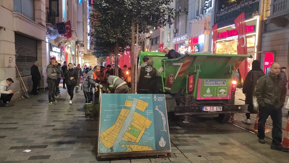 İstiklal Caddesi'ndeki ağaçlar kaldırılıyor