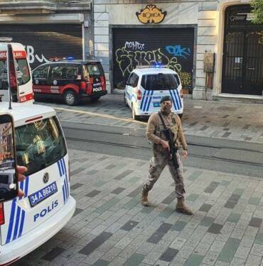 İstiklal Caddesi'ndeki patlamada 6 kişi hayatını kaybetti, 53 kişi yaralandı 10 İstiklal-Caddesi'ndeki-patlamada-4-kişi-hayatını-kaybetti,-38-kişi-yaralandı