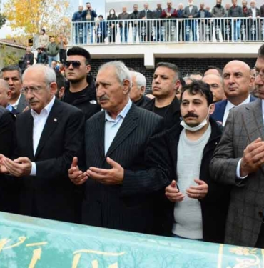 Kemal-Kılıçdaroğlu’nun-kardeşi-Celal-Kılıçdaroğlu-son-yolculuğuna-uğurlandı-