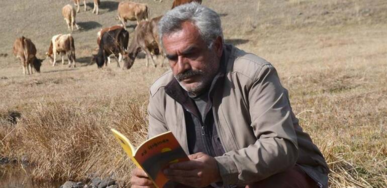Memleketinin güzelliklerini dörtlüklerle anlatan Karslı çobanın “şiir” tutkusu