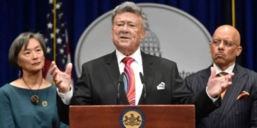 Ölü politikacı, mezardan katıldığı seçimleri büyük farkla kazandı