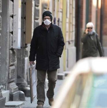 Polonya'da hastaneler ve eczanelerde maske zorunluluğu sürmeye devam ediyor 2 Polonya'da-hastaneler-ve-eczanelerde-maske-zorunluluğu-sürmeye-devam-ediyor