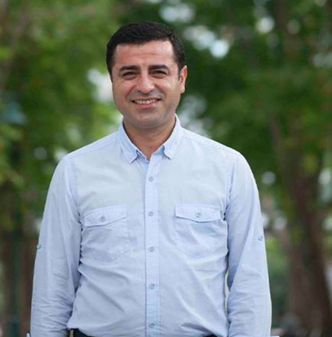 Selahattin Demirtaş: Sözümüz sözdür; mutlaka kazanacağız, hep birlikte kazanacağız 8 Selahattin-Demirtaş--Sözümüz-sözdür;-mutlaka-kazanacağız,-hep-birlikte-kazanacağız-