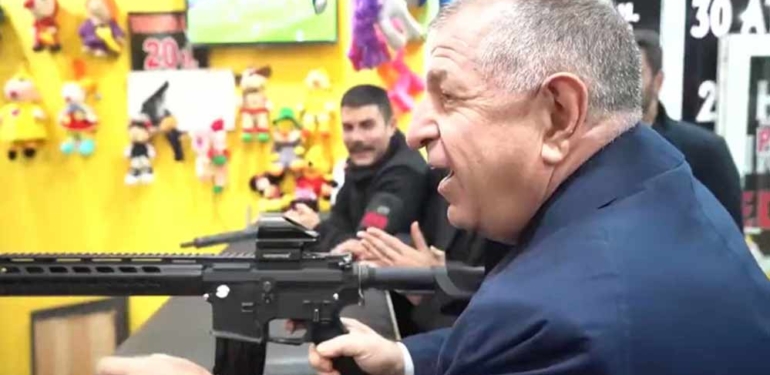 Ümit Özdağ, Süleyman Soylu'yu duyunca makineli istedi 6 Ümit-Özdağ,-Süleyman-Soylu'yu-duyunca-makineli-istedi