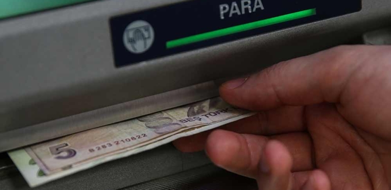 Vatandaş mağdur oluyor: Eskiyen ATM’lerin yuttuğu paralar şikayetleri artırdı 6 Vatandaş-mağdur-oluyor--Eskiyen-ATM’lerin-yuttuğu-paralar-şikayetleri-artırdı