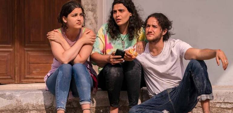 Yüzerek Avrupa’ya sığınan Yusra Mardini’nin hikayesini anlatan film vizyona giriyor