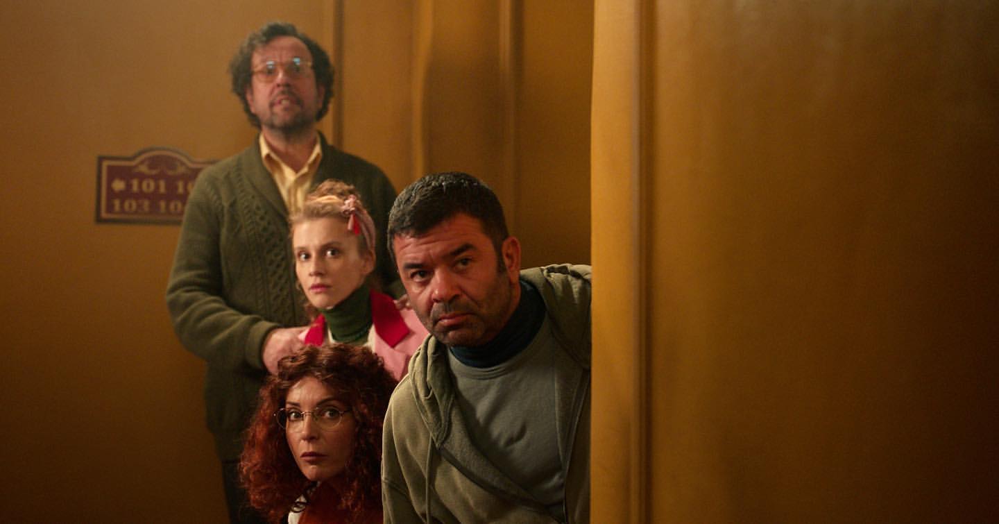 Cem Yılmaz merakla beklenen yeni filmi Ayzek ile Bir Gece'nin fotoğraflarını paylaştı