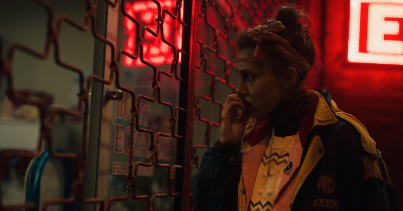 Cem Yılmaz merakla beklenen yeni filmi Ayzek ile Bir Gece'nin fotoğraflarını paylaştı