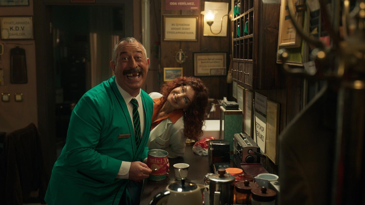 Cem Yılmaz merakla beklenen yeni filmi Ayzek ile Bir Gece'nin fotoğraflarını paylaştı