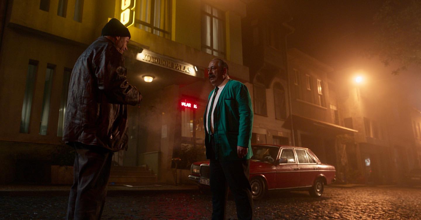 Cem Yılmaz merakla beklenen yeni filmi Ayzek ile Bir Gece'nin fotoğraflarını paylaştı