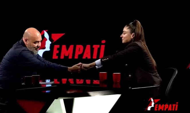 Ayça Ayşin Turan gözyaşları içinde itiraf etti! "Çocukluğum bitti!"