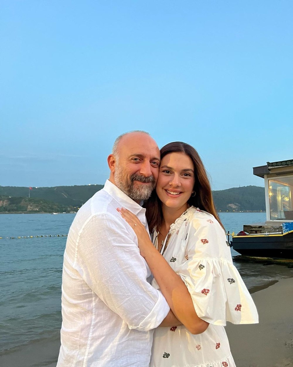Bergüzar Korel kızı Leyla’nın doğum anını paylaştı