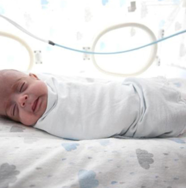 Yaşama şansı yüzde 1’in bile altındaydı: 600 gramlık "parmak bebek" hayata tutundu 5 parmak bebek