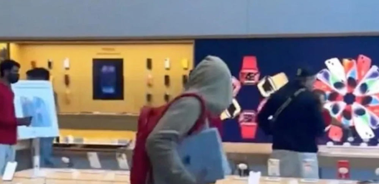 Apple Store’da güpegündüz soygun: 652 bin TL’lik cihaz çaldılar 6 Apple-Store’da-güpegündüz-soygun--652-bin-TL’lik-cihaz-çaldılar