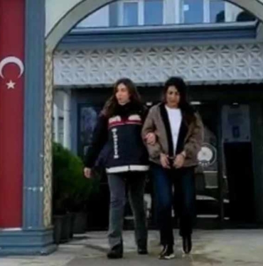 Bursa’da bir kadın cinsel ilişki vaadi ile yaşlı erkekleri kandırıp paralarını çaldı 3 Bursa’da-bir-kadın-cinsel-ilişki-vaadi-ile-yaşlı-erkekleri-kandırıp-paralarını-çaldı